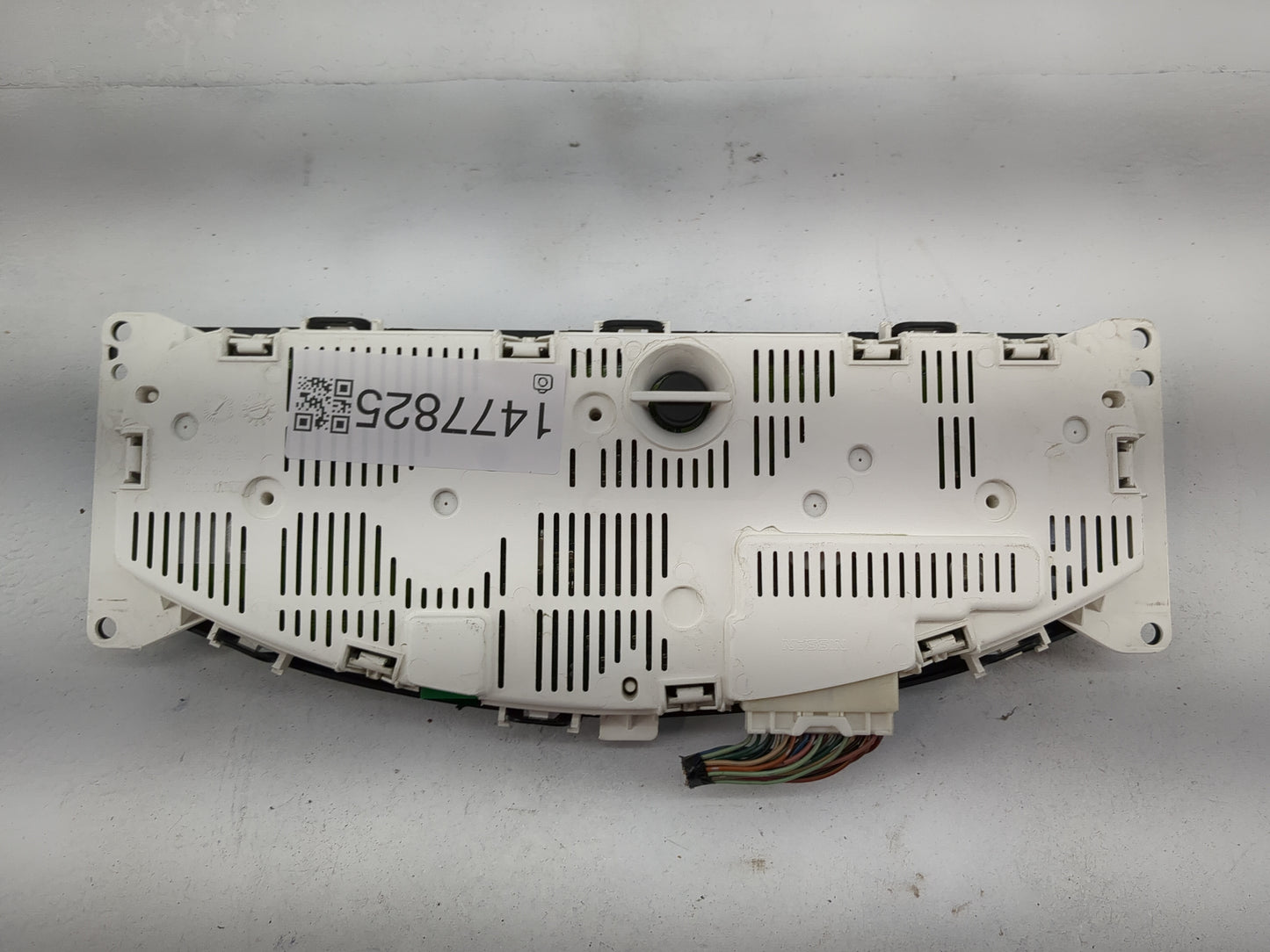 2012 Nissan Pathfinder Instrument Cluster Speedometer Gauges P/N:24810-9BD2A 687964 Miles: Fits OEM Used Auto Parts - Oemuse