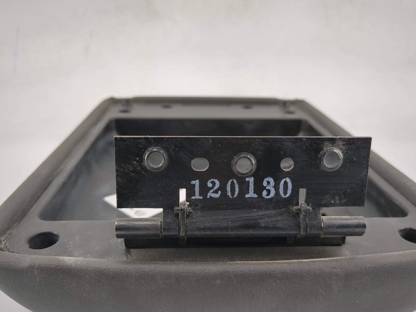 2012 Nissan Pathfinder Center Console Armrest Cover Lid P/N:120130 Fits OEM Used Auto Parts - Oemusedautoparts1.com