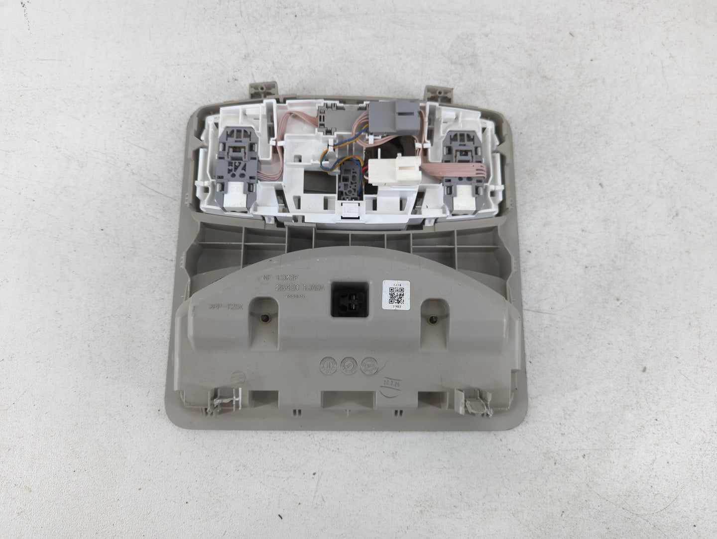 2011-2017 Nissan Quest Overhead Roof Console Interior Dome Light - Oemusedautoparts1.com