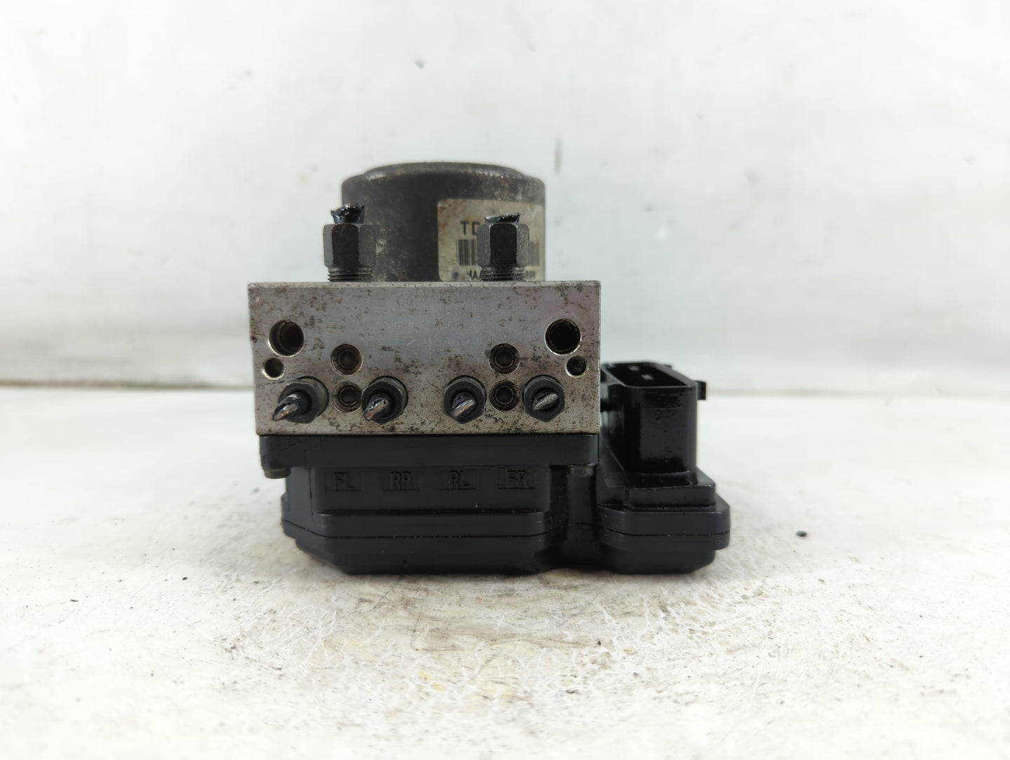 2012-2015 Nissan Rogue ABS Pump Control Module Replacement P/N:TD8405 Fits Fits 2012 2013 2014 2015 OEM Used Auto Parts - Oe