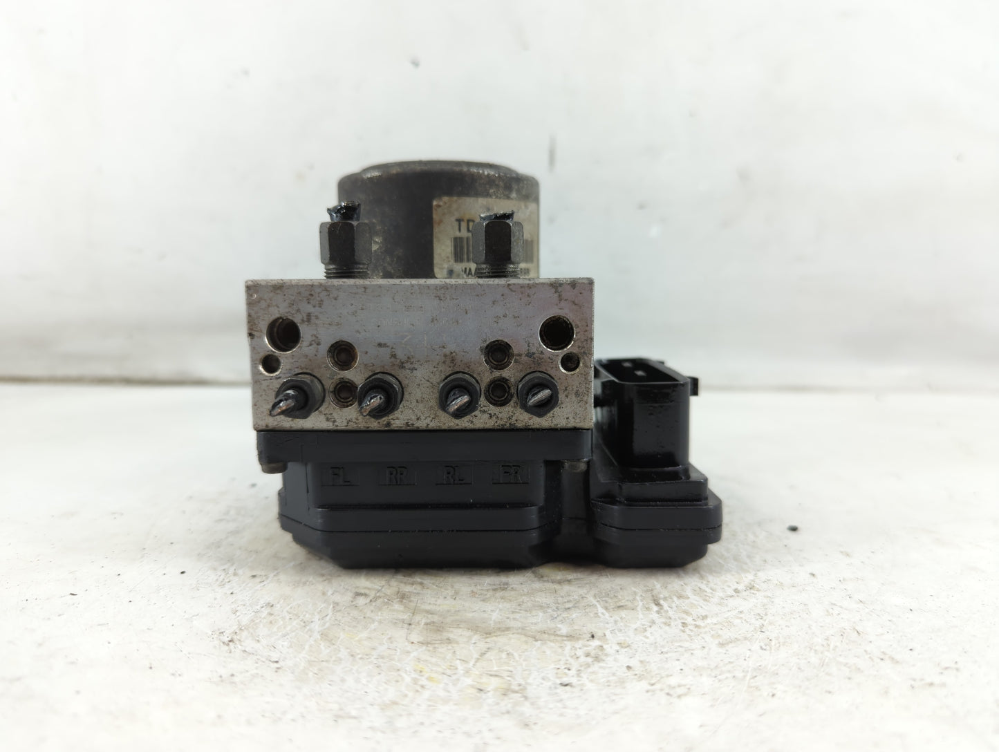 2012-2015 Nissan Rogue ABS Pump Control Module Replacement P/N:TD8405 Fits Fits 2012 2013 2014 2015 OEM Used Auto Parts - Oe