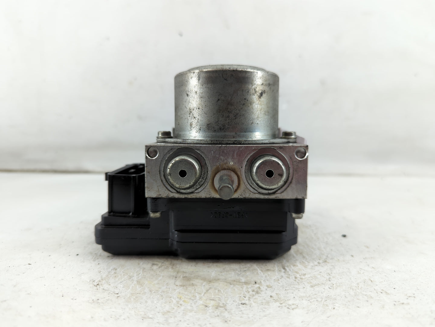 2012-2015 Nissan Rogue ABS Pump Control Module Replacement P/N:TD8405 Fits Fits 2012 2013 2014 2015 OEM Used Auto Parts - Oe