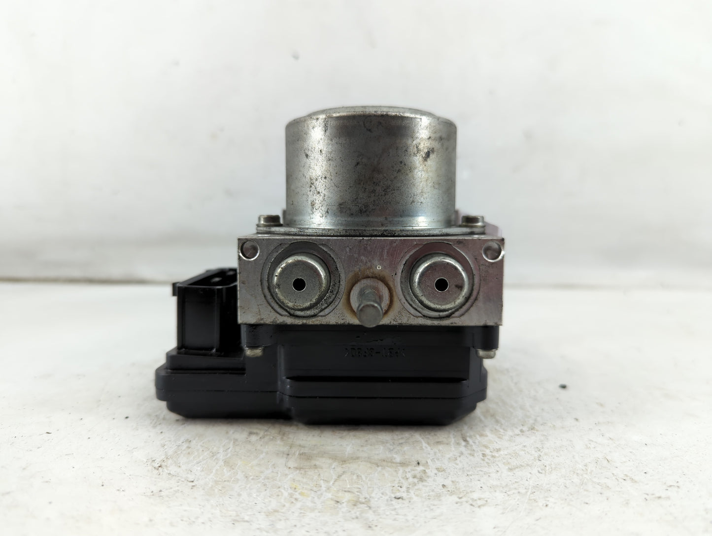 2012-2015 Nissan Rogue ABS Pump Control Module Replacement P/N:TD8405 Fits Fits 2012 2013 2014 2015 OEM Used Auto Parts - Oe