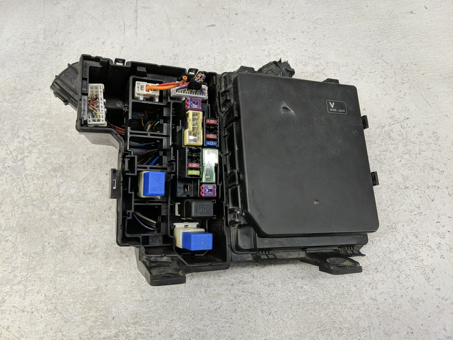 2012-2015 Nissan Rogue Fusebox Fuse Box Panel Relay Module P/N:7154-6324-30 Fits Fits 2012 2013 2014 2015 OEM Used Auto Part