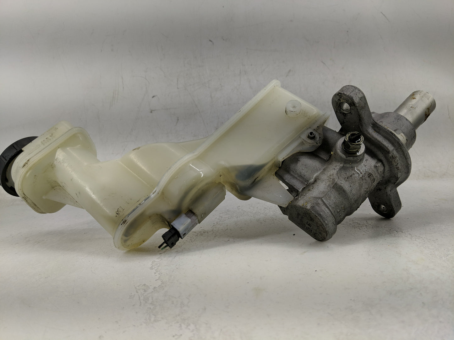 2008-2015 Nissan Rogue Brake Master Cylinder - Oemusedautoparts1.com