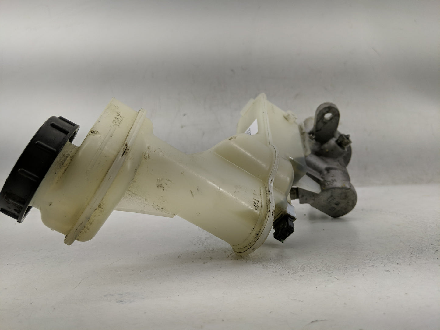 2008-2015 Nissan Rogue Brake Master Cylinder - Oemusedautoparts1.com