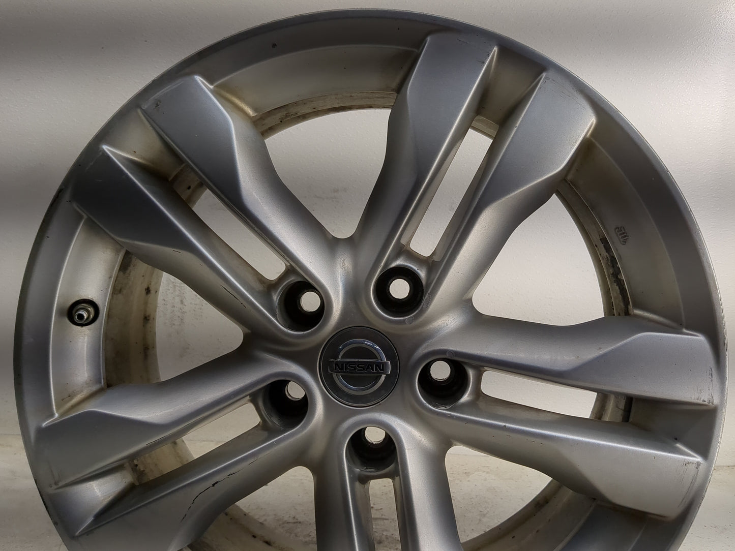 2012-2015 Nissan Rogue Oem Wheel Rim 1385088 - Oemusedautoparts1.com
