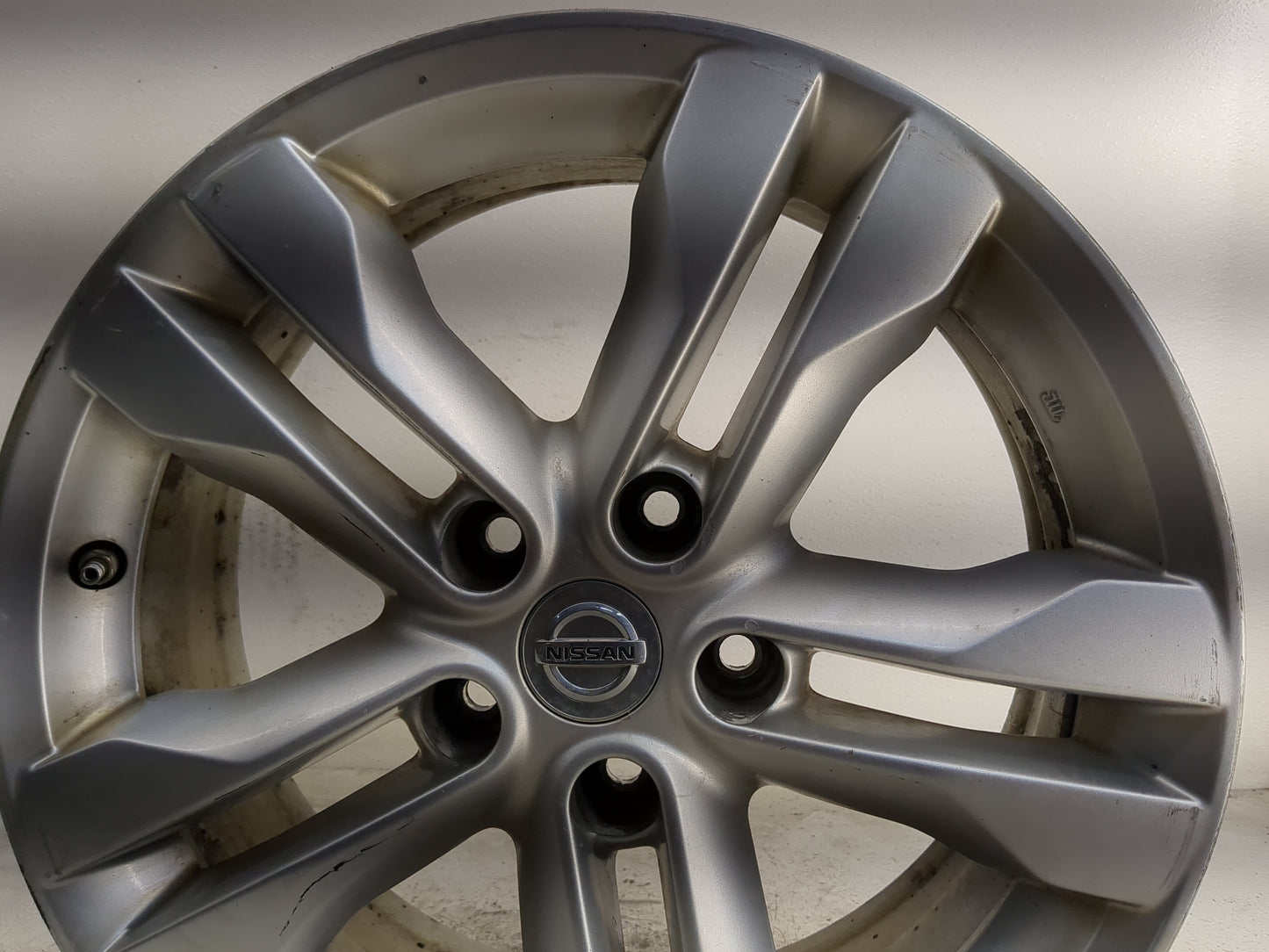 2012-2015 Nissan Rogue Oem Wheel Rim 1385088 - Oemusedautoparts1.com