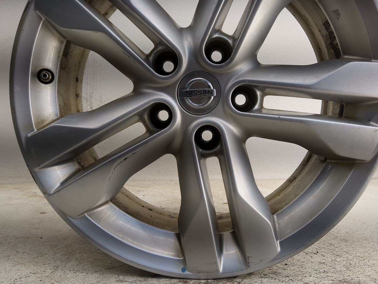 2012-2015 Nissan Rogue Oem Wheel Rim 1385088 - Oemusedautoparts1.com