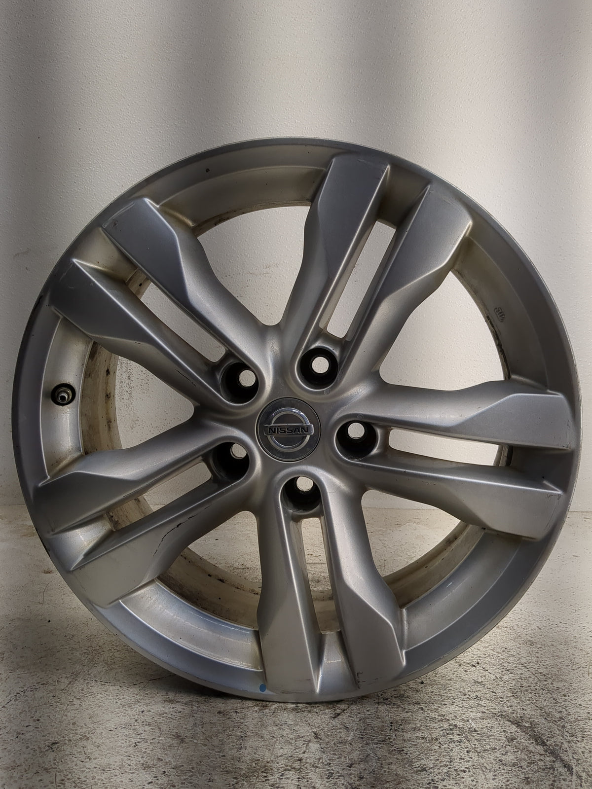 2012-2015 Nissan Rogue Oem Wheel Rim 1385088 - Oemusedautoparts1.com