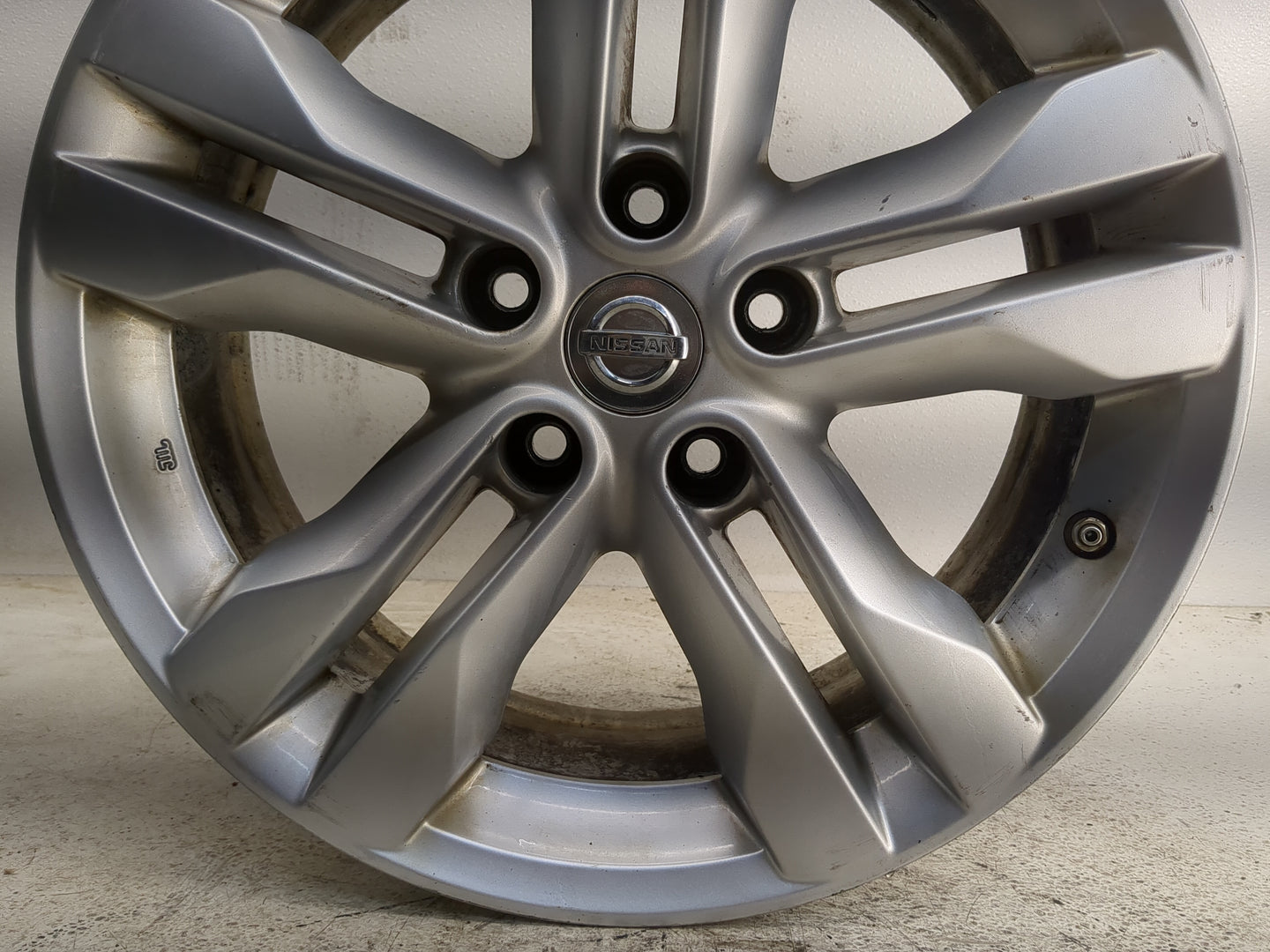 2012-2015 Nissan Rogue Oem Wheel Rim 1385090 - Oemusedautoparts1.com