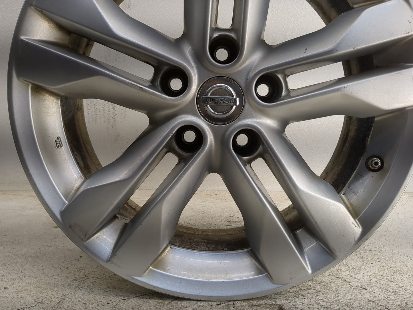 2012-2015 Nissan Rogue Oem Wheel Rim 1385090 - Oemusedautoparts1.com