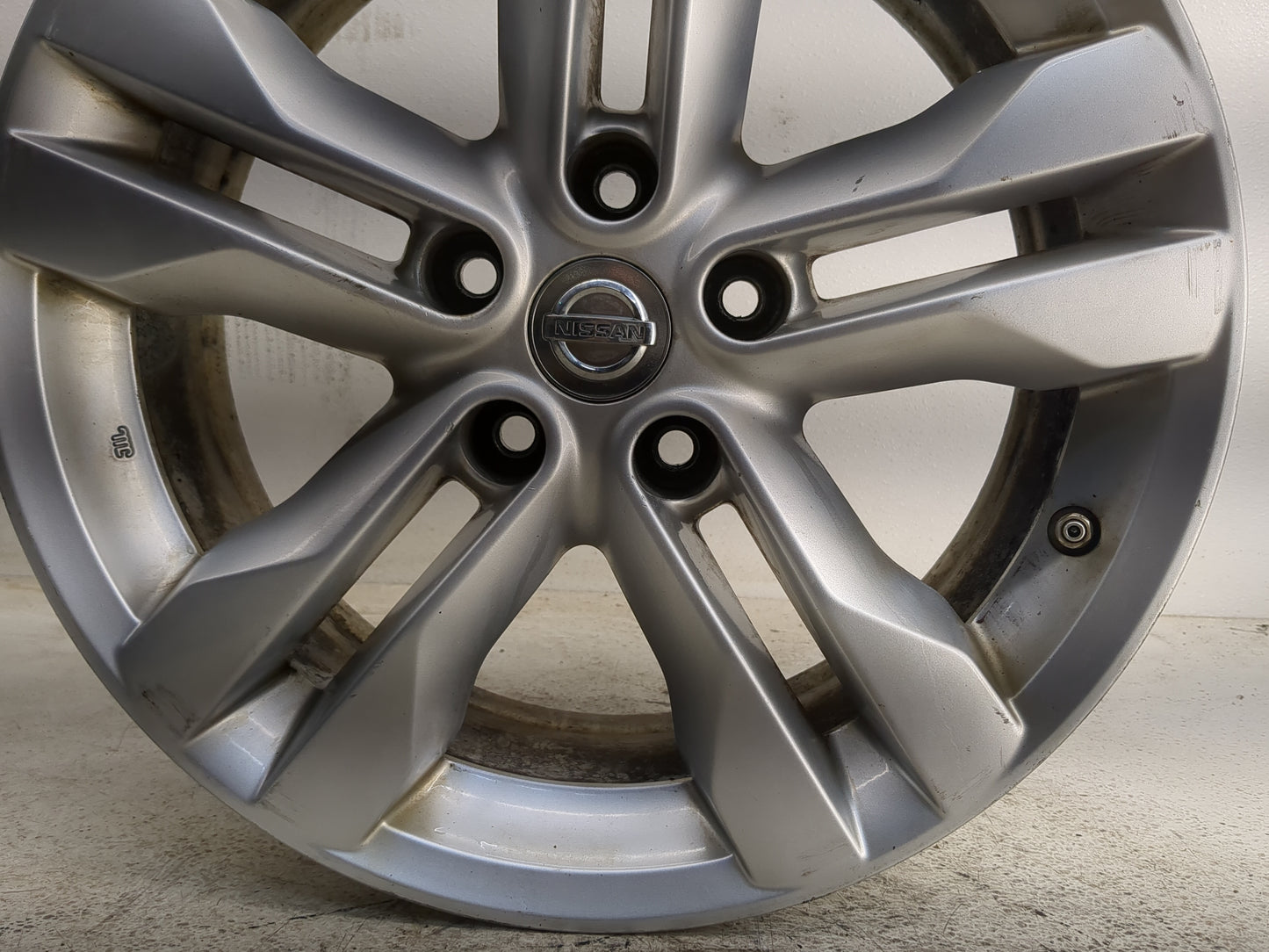 2012-2015 Nissan Rogue Oem Wheel Rim 1385090 - Oemusedautoparts1.com