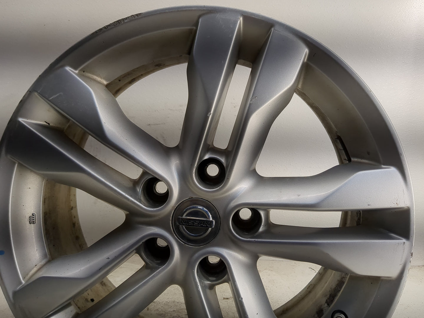 2012-2015 Nissan Rogue Oem Wheel Rim 1385091 - Oemusedautoparts1.com