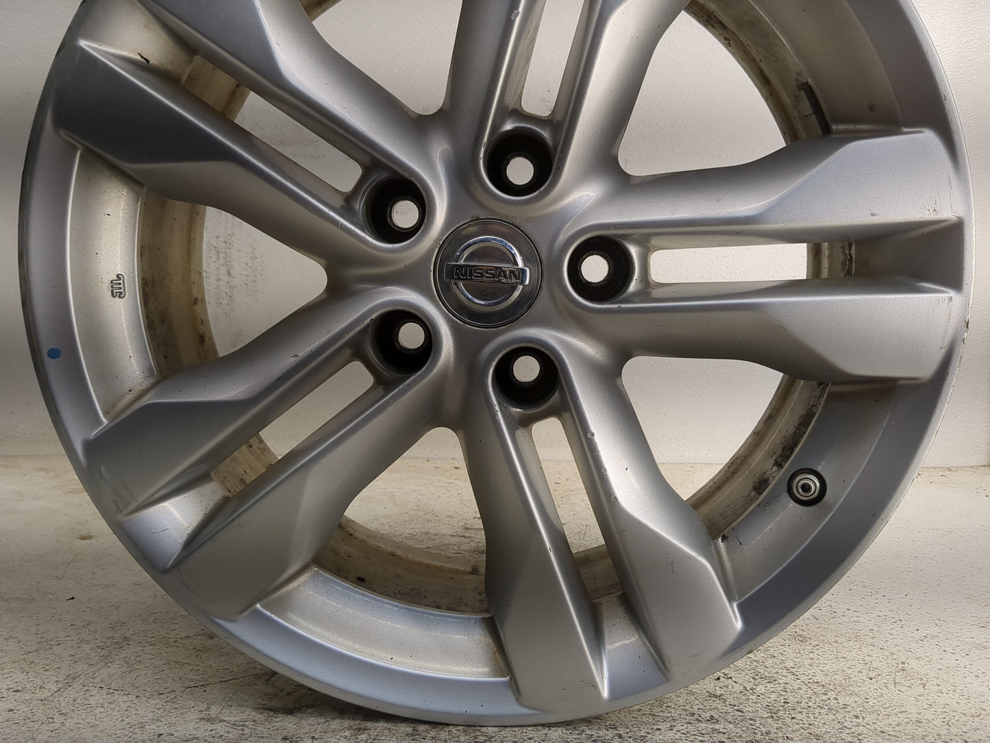 2012-2015 Nissan Rogue Oem Wheel Rim 1385091 - Oemusedautoparts1.com