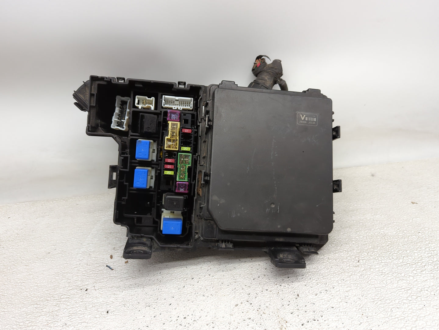 2012-2015 Nissan Rogue Fusebox Fuse Box Panel Relay Module P/N:284B6 JG03A Fits Fits 2012 2013 2014 2015 OEM Used Auto Parts
