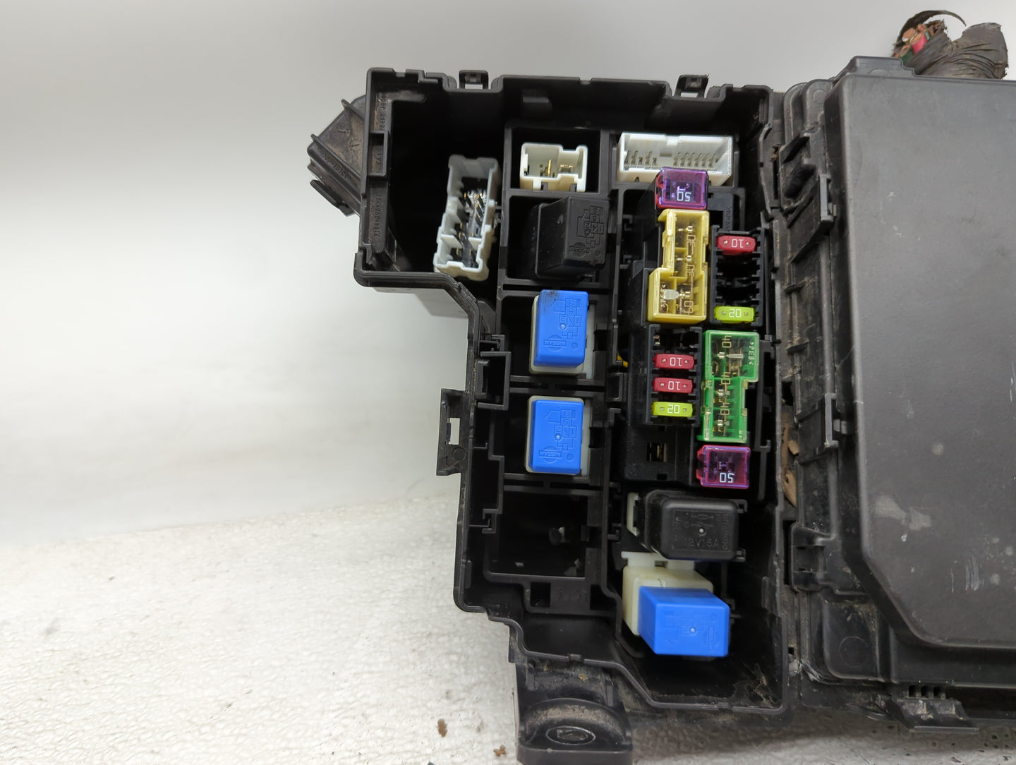 2012-2015 Nissan Rogue Fusebox Fuse Box Panel Relay Module P/N:284B6 JG03A Fits Fits 2012 2013 2014 2015 OEM Used Auto Parts