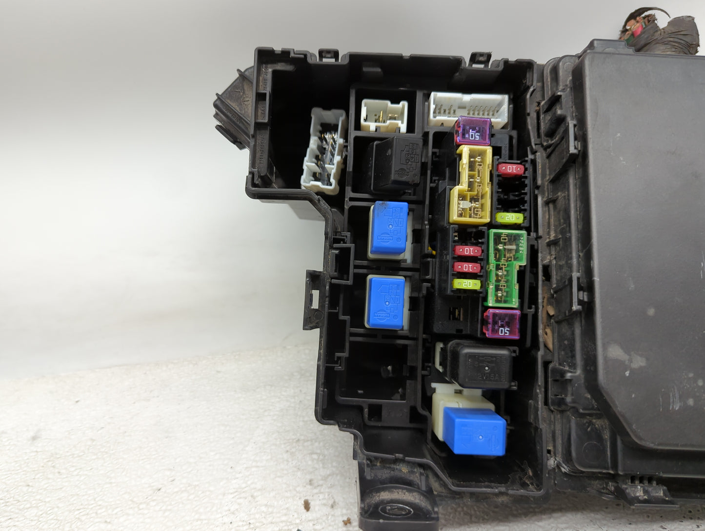 2012-2015 Nissan Rogue Fusebox Fuse Box Panel Relay Module P/N:284B6 JG03A Fits Fits 2012 2013 2014 2015 OEM Used Auto Parts