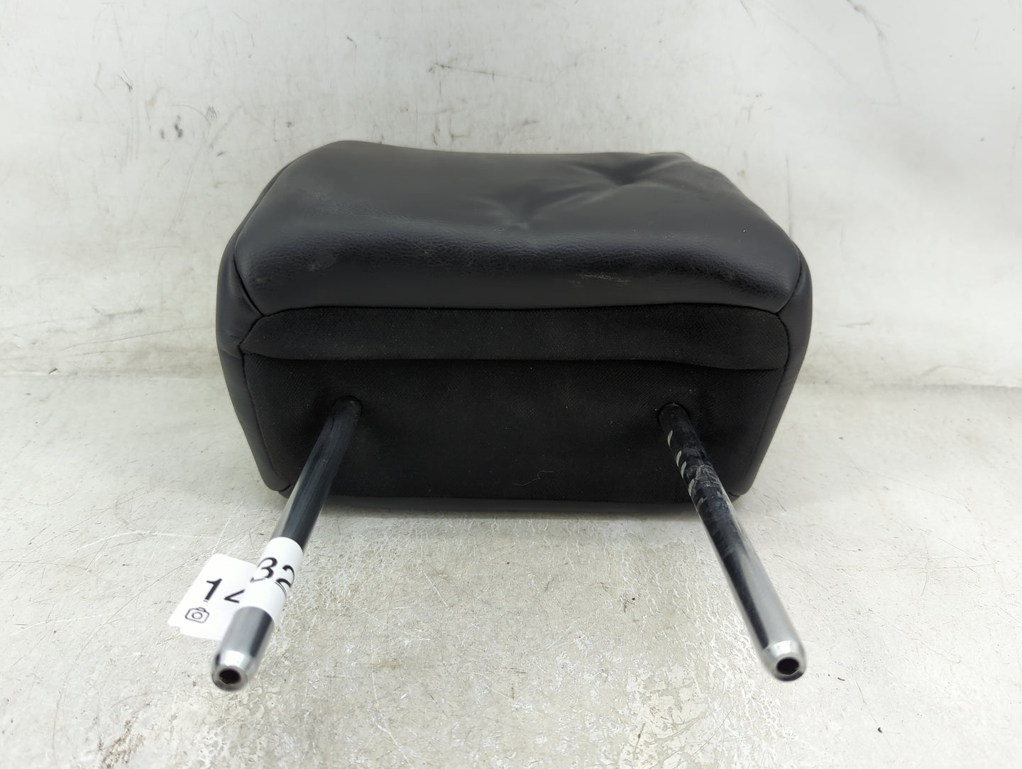 2010-2013 Nissan Rogue Headrest Head Rest Front Driver Passenger Seat Fits Fits 2010 2011 2012 2013 OEM Used Auto Parts - Oe