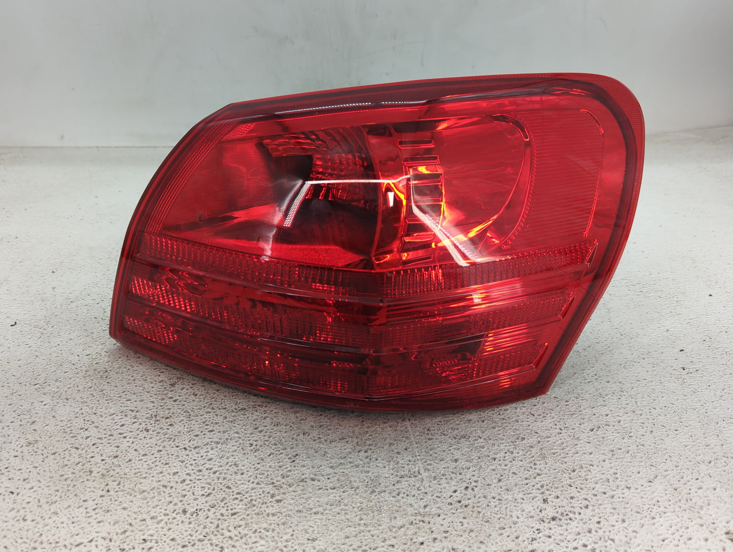 2008-2015 Nissan Rogue Tail Light Assembly Passenger Right OEM P/N:DS685-B000R Fits Fits 2008 2009 2010 2011 2012 2013 2014 