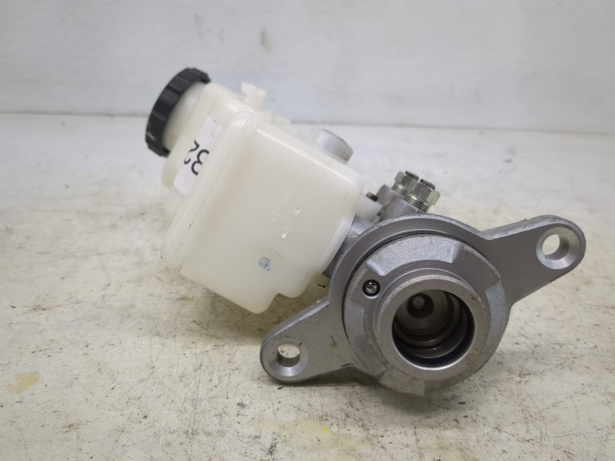 2008-2015 Nissan Rogue Brake Master Cylinder 1513297 - Oemusedautoparts1.com