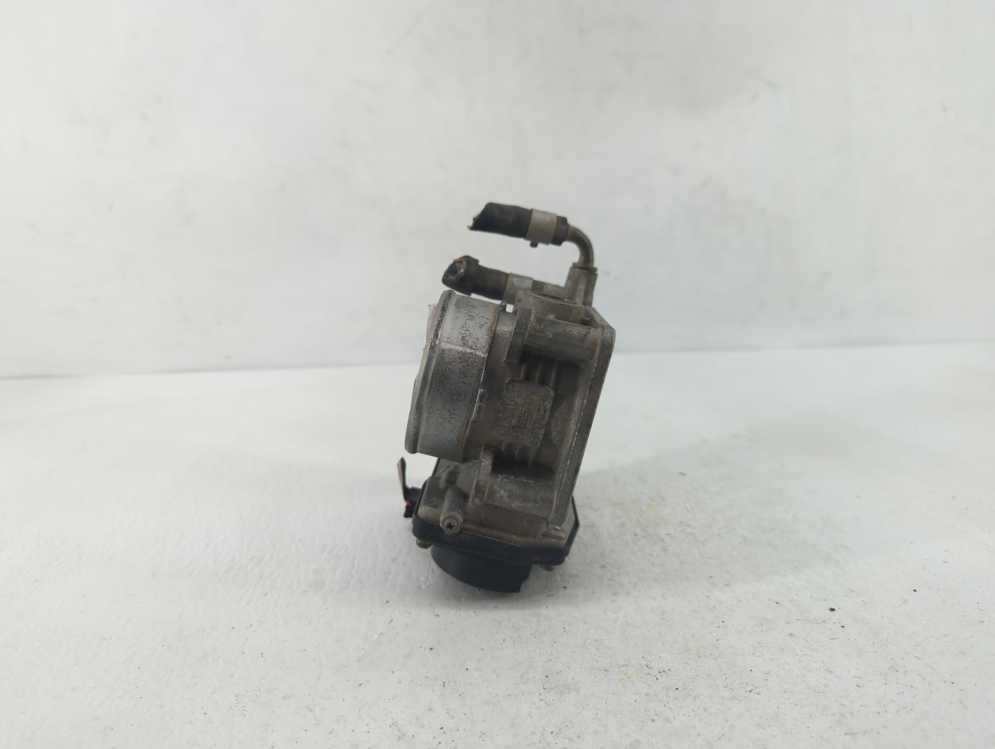 2011-2015 Nissan Rogue Throttle Body P/N:526-01 RME60-15 Fits Fits 2011 2012 2013 2014 2015 OEM Used Auto Parts - Oemusedaut