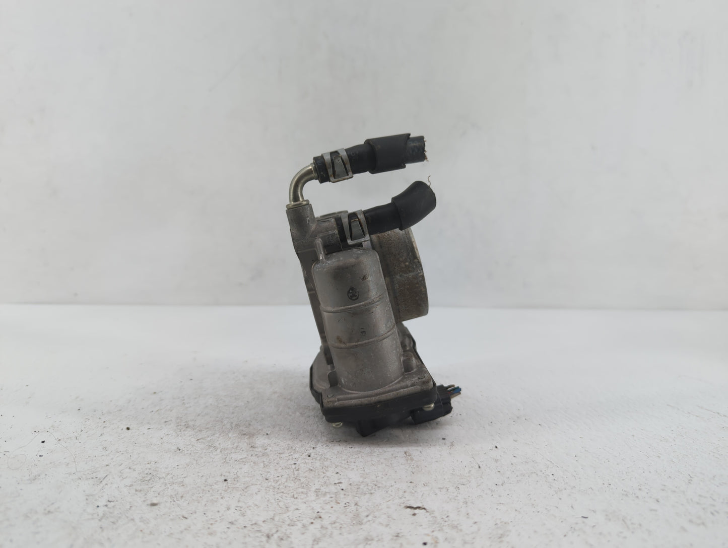 2011-2015 Nissan Rogue Throttle Body P/N:526-01 RME60-15 Fits Fits 2011 2012 2013 2014 2015 OEM Used Auto Parts - Oemusedaut