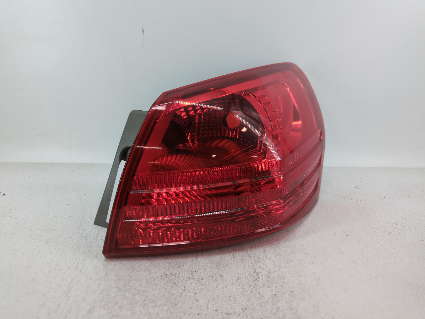 2008-2015 Nissan Rogue Tail Light Assembly Passenger Right OEM Fits Fits 2008 2009 2010 2011 2012 2013 2014 2015 OEM Used Au