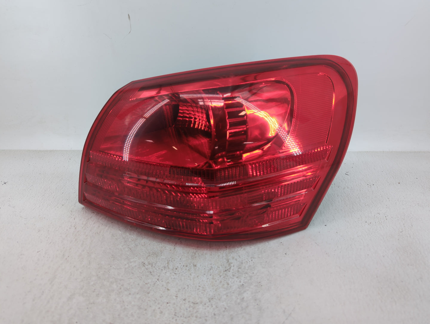 2008-2015 Nissan Rogue Tail Light Assembly Passenger Right OEM Fits Fits 2008 2009 2010 2011 2012 2013 2014 2015 OEM Used Au