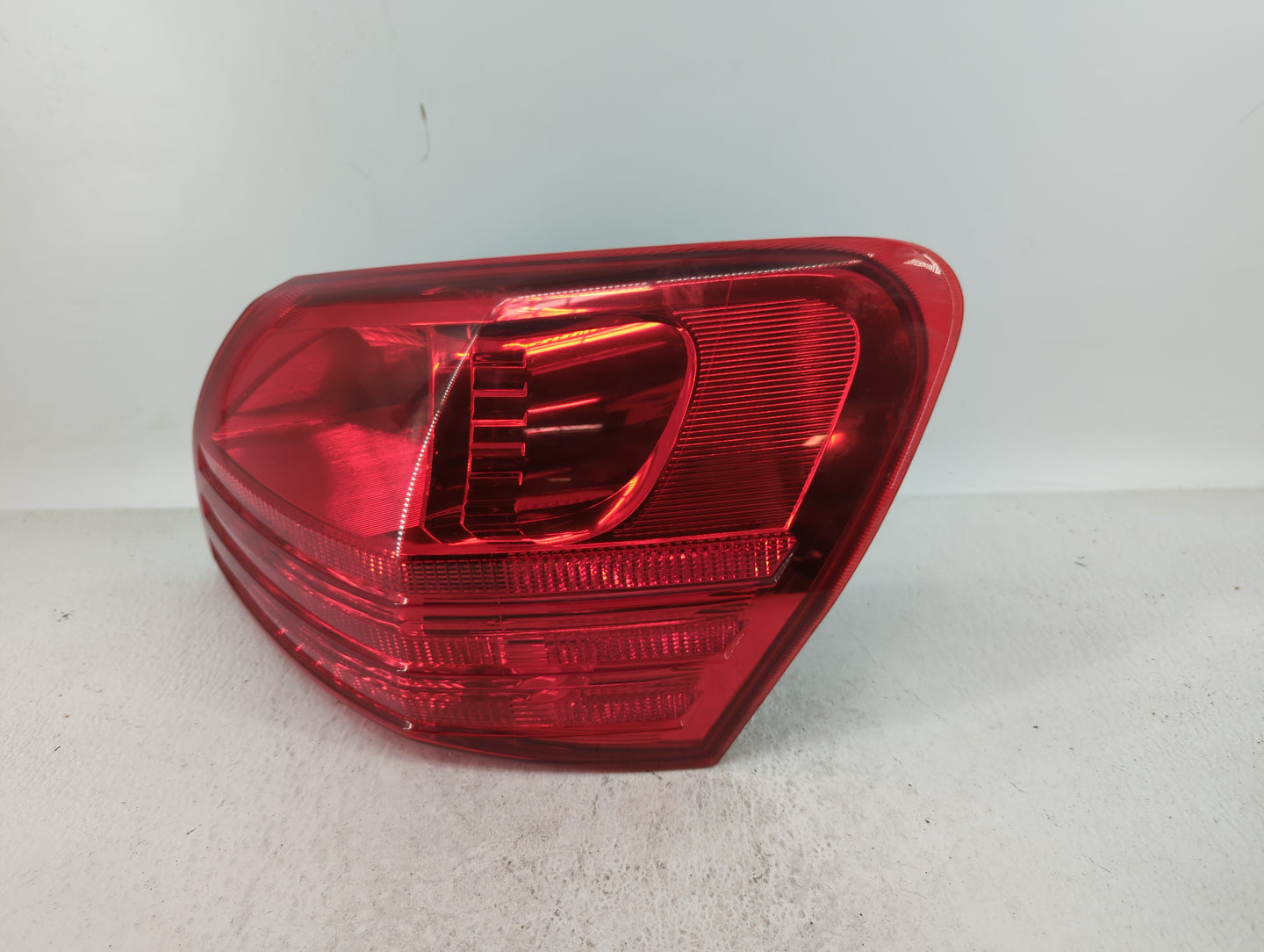 2008-2015 Nissan Rogue Tail Light Assembly Passenger Right OEM Fits Fits 2008 2009 2010 2011 2012 2013 2014 2015 OEM Used Au