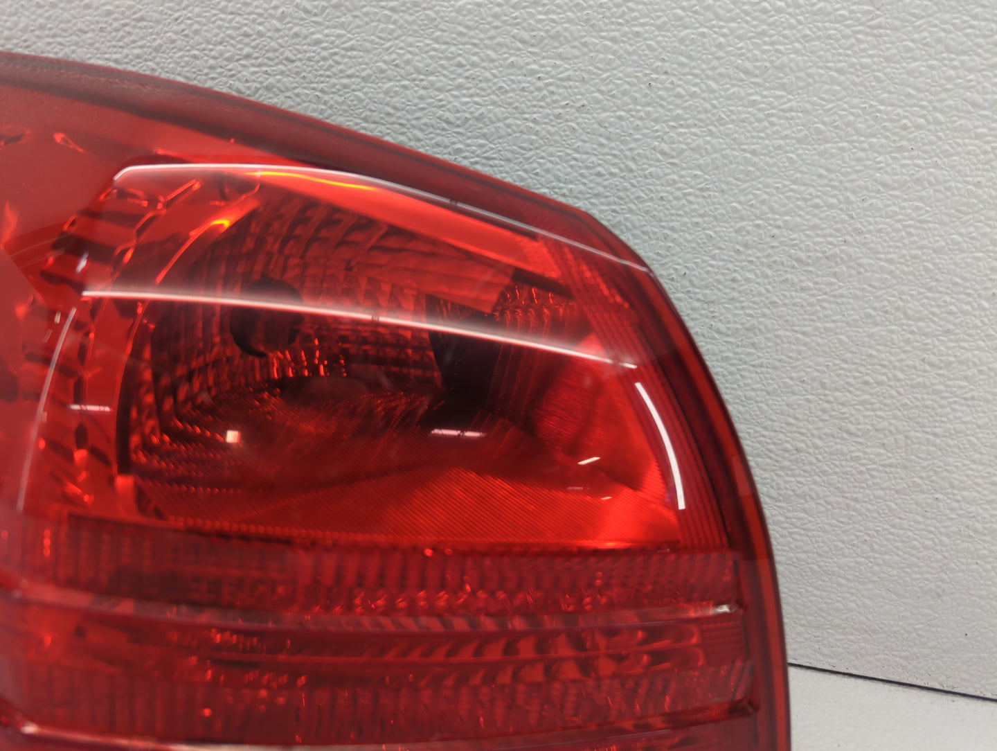 2008-2015 Nissan Rogue Tail Light Assembly Driver Left OEM P/N: DS685-B000L Fits OEM Used Auto Parts - Oemusedautoparts1.com