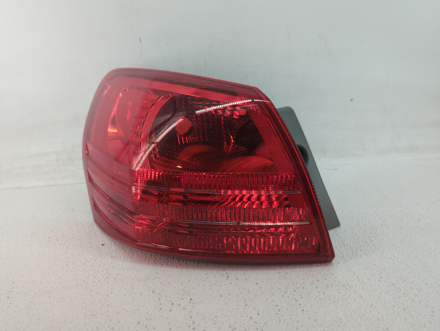 2008-2015 Nissan Rogue Tail Light Assembly Driver Left OEM P/N:465820 DS685-B000L Fits OEM Used Auto Parts - Oemusedautopart