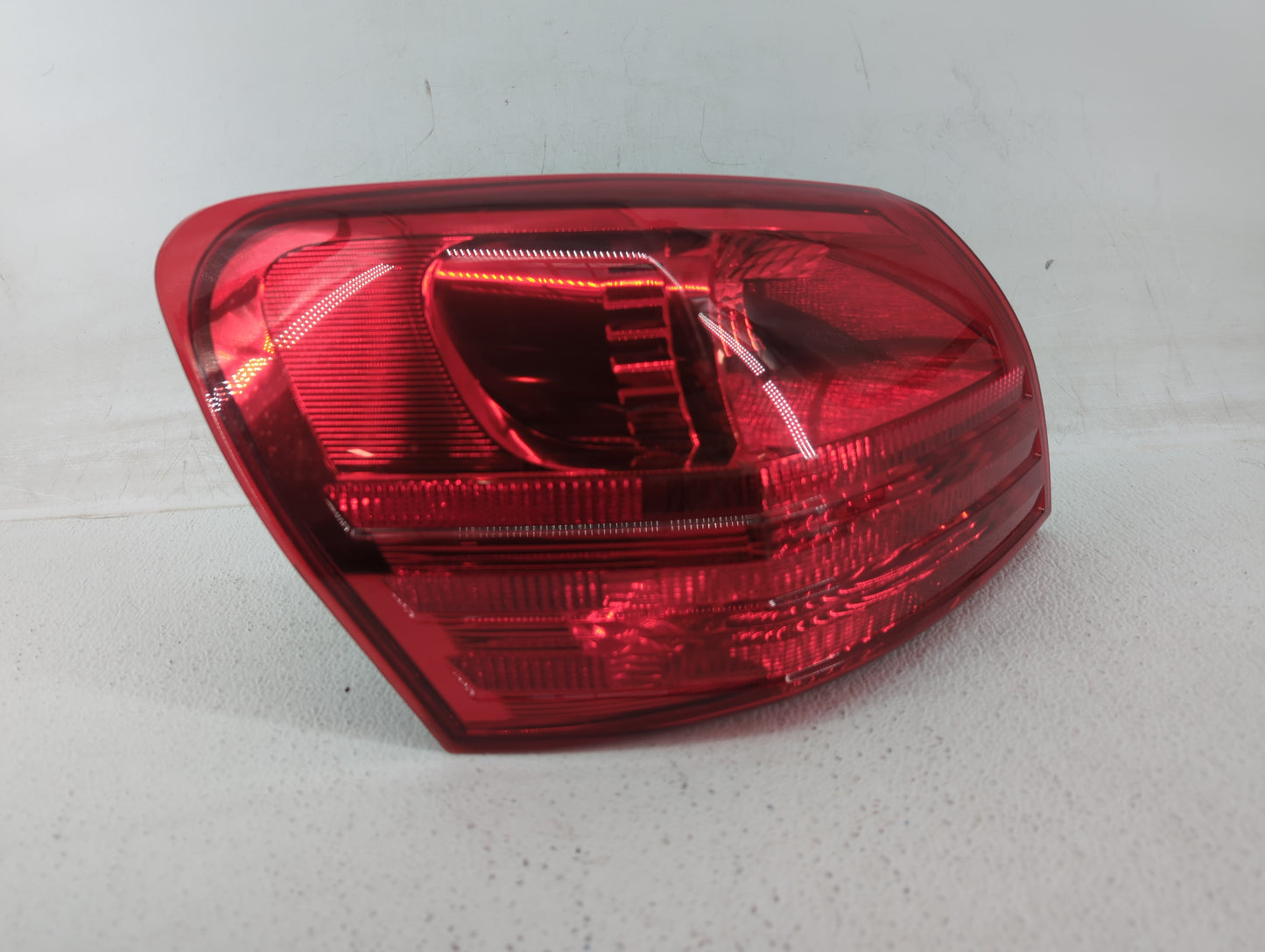 2008-2015 Nissan Rogue Tail Light Assembly Driver Left OEM P/N:465820 DS685-B000L Fits OEM Used Auto Parts - Oemusedautopart