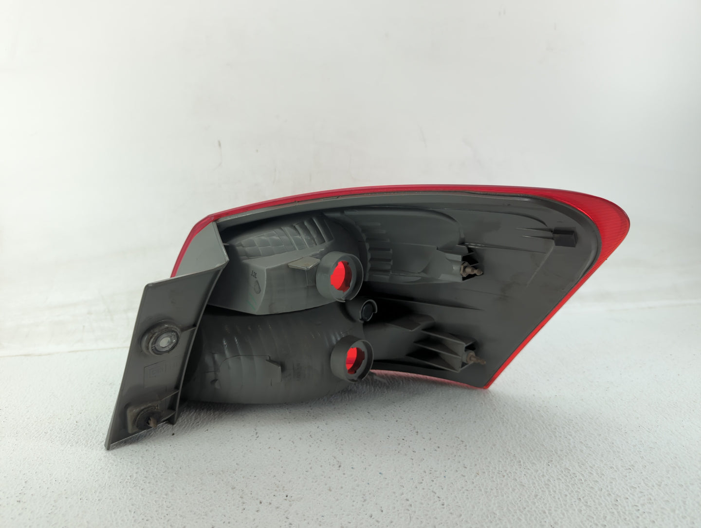 2008-2015 Nissan Rogue Tail Light Assembly Driver Left OEM P/N:465820 DS685-B000L Fits OEM Used Auto Parts - Oemusedautopart