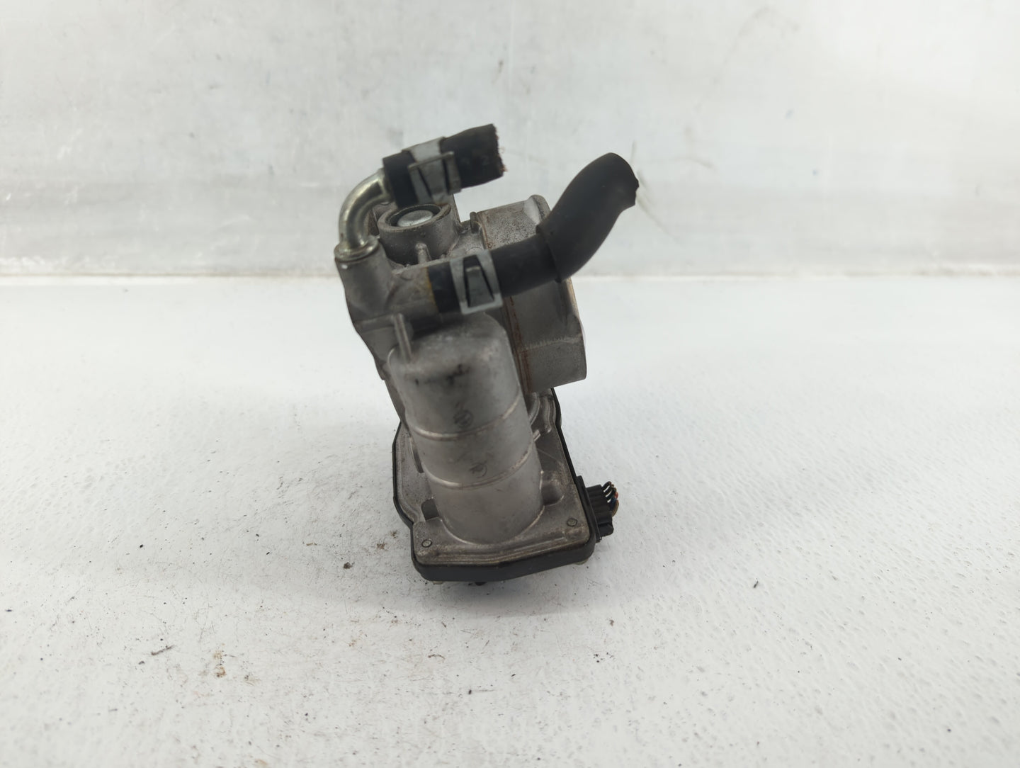 2011-2015 Nissan Rogue Throttle Body P/N:RME60-15 Fits Fits 2011 2012 2013 2014 2015 OEM Used Auto Parts - Oemusedautoparts1