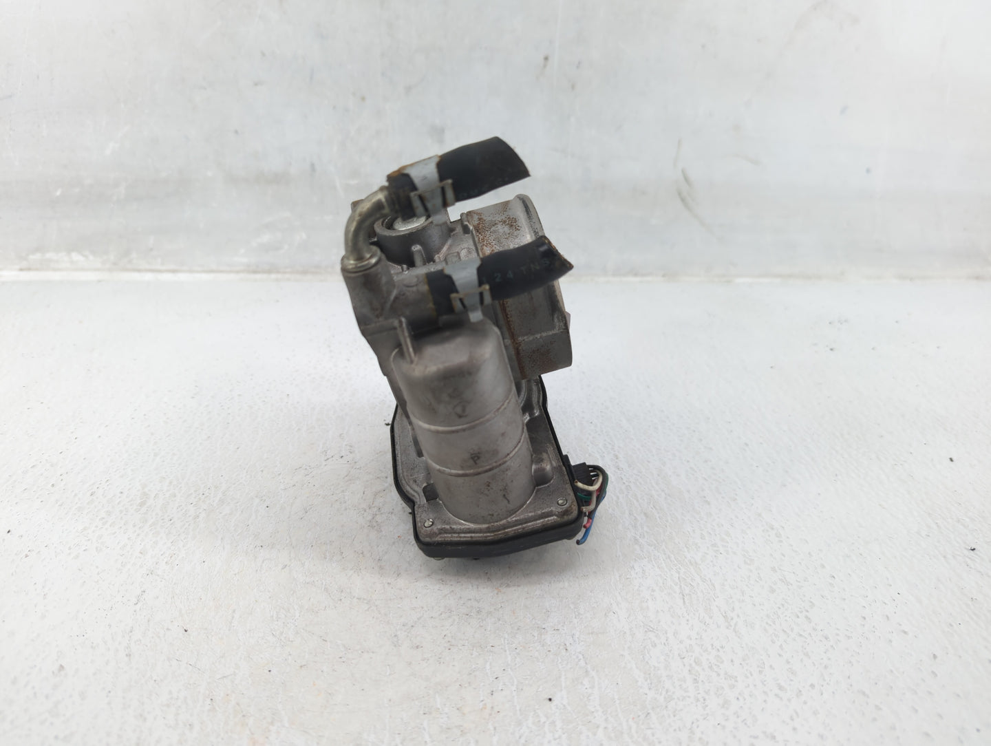 2011-2015 Nissan Rogue Throttle Body P/N:RME60-15 Fits Fits 2011 2012 2013 2014 2015 OEM Used Auto Parts - Oemusedautoparts1
