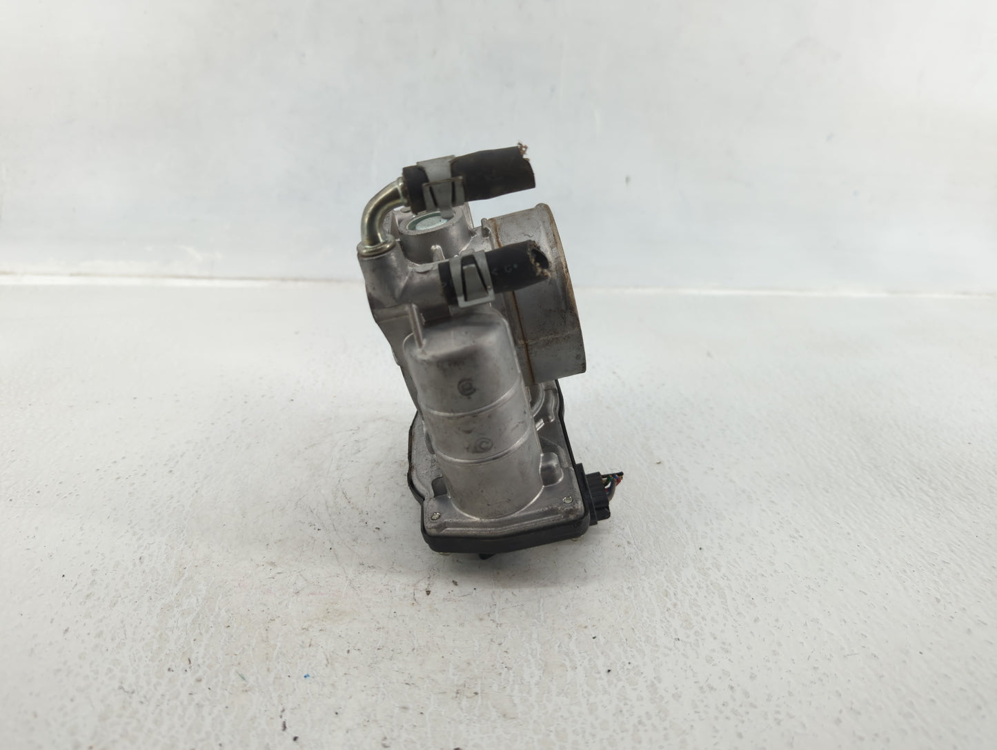 2011-2015 Nissan Rogue Throttle Body P/N:RME60-15 Fits Fits 2011 2012 2013 2014 2015 OEM Used Auto Parts - Oemusedautoparts1