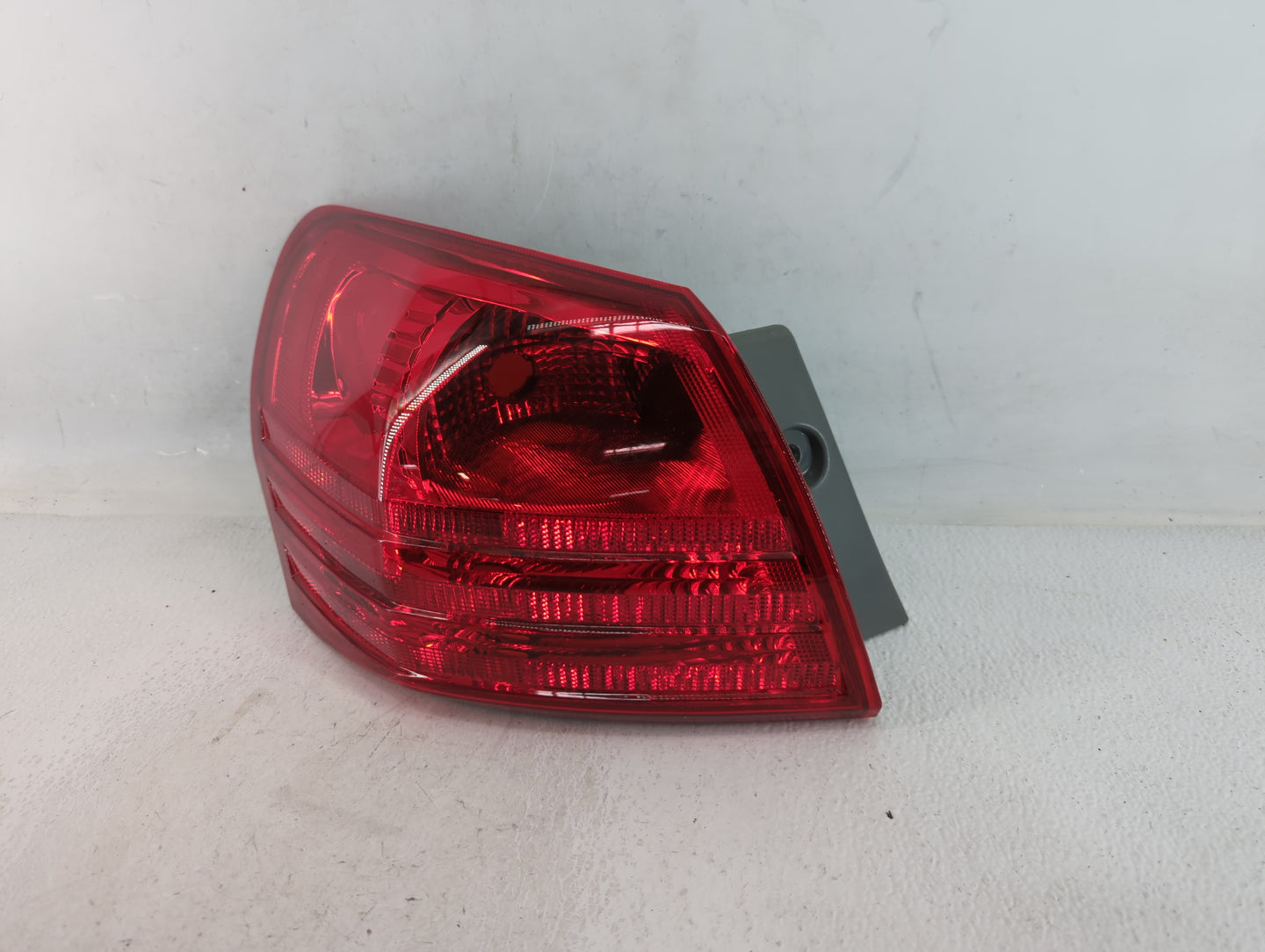 2008-2015 Nissan Rogue Tail Light Assembly Driver Left OEM P/N:DS685-B000L C83 Fits Fits 2008 2009 2010 2011 2012 2013 2014 