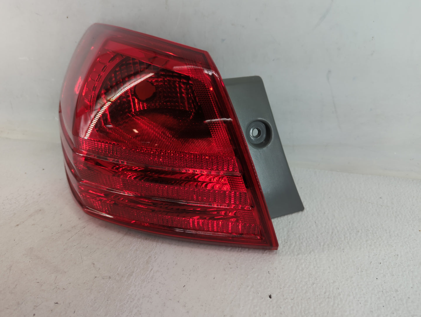 2008-2015 Nissan Rogue Tail Light Assembly Driver Left OEM P/N:DS685-B000L C83 Fits Fits 2008 2009 2010 2011 2012 2013 2014 