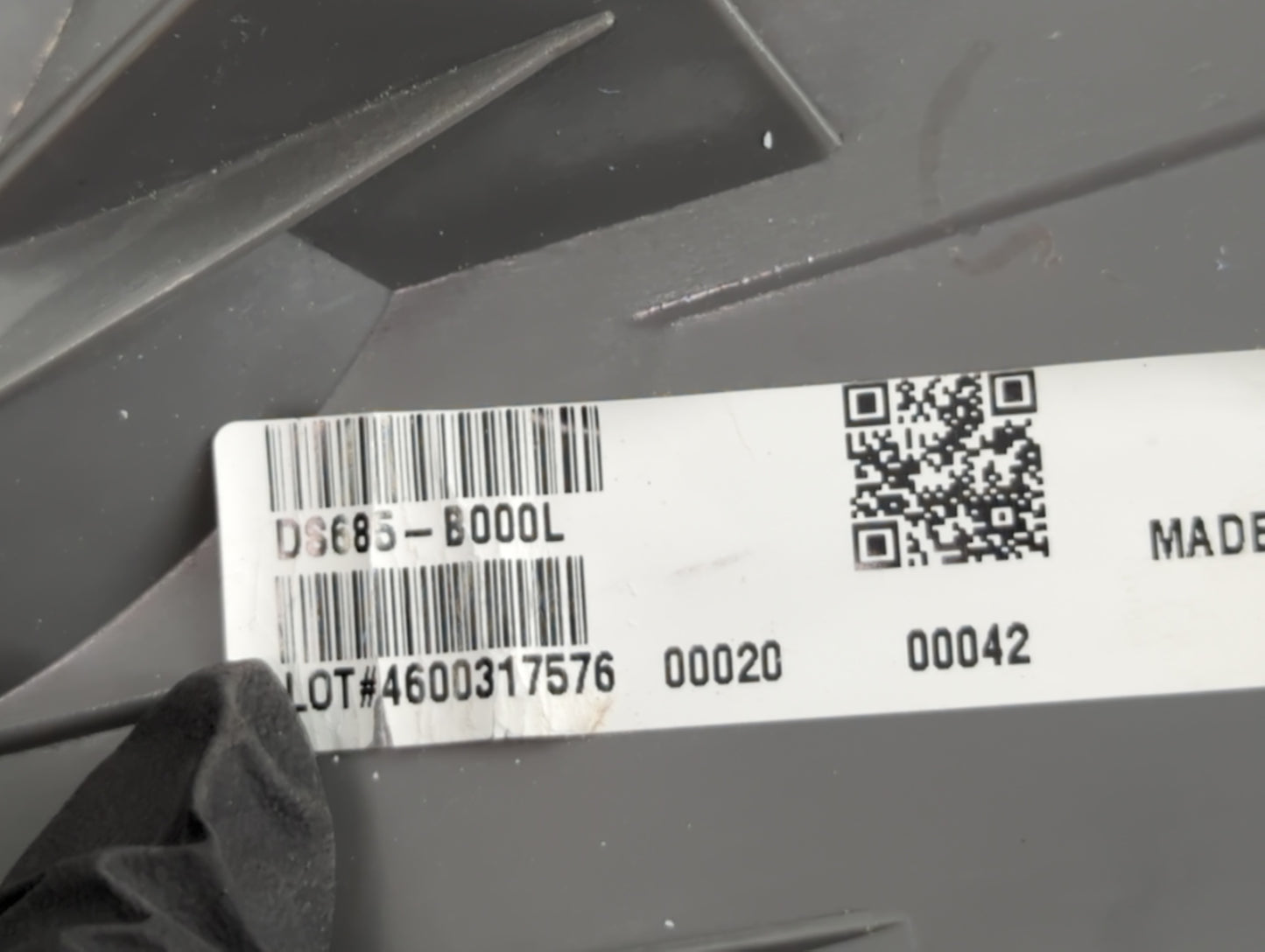 2008-2015 Nissan Rogue Tail Light Assembly Driver Left OEM P/N:DS685-B000L C83 Fits Fits 2008 2009 2010 2011 2012 2013 2014 