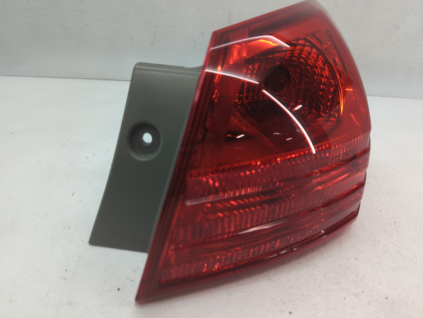 2008-2015 Nissan Rogue Tail Light Assembly Passenger Right OEM Fits Fits 2008 2009 2010 2011 2012 2013 2014 2015 OEM Used Au