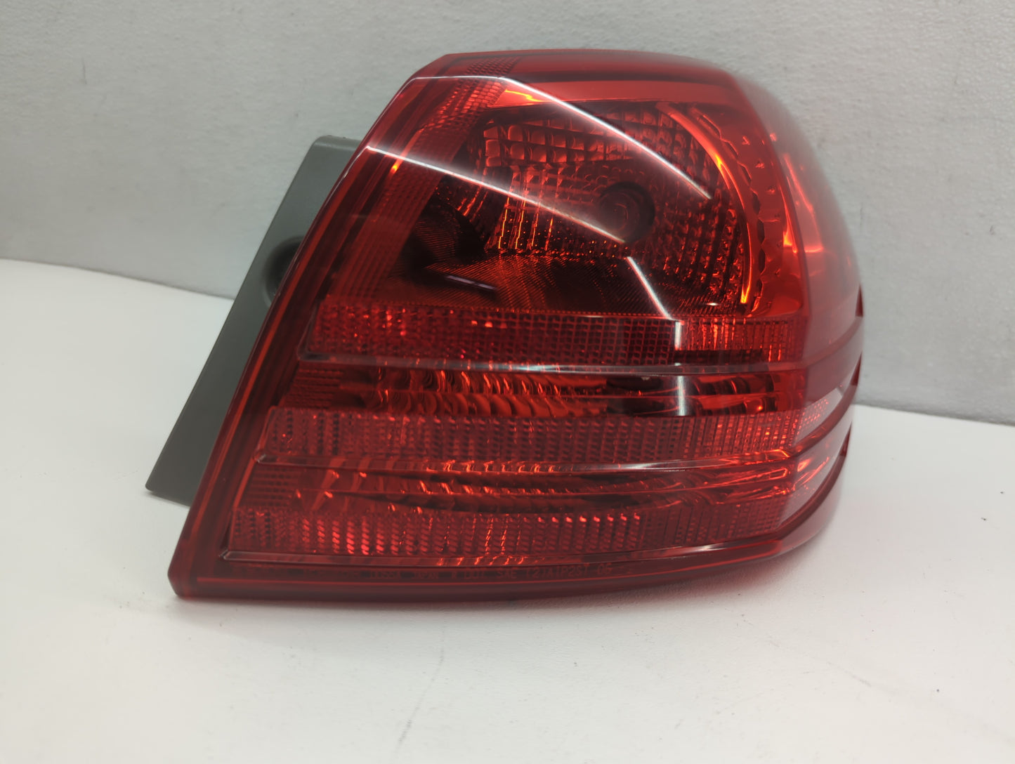 2008-2015 Nissan Rogue Tail Light Assembly Passenger Right OEM Fits Fits 2008 2009 2010 2011 2012 2013 2014 2015 OEM Used Au
