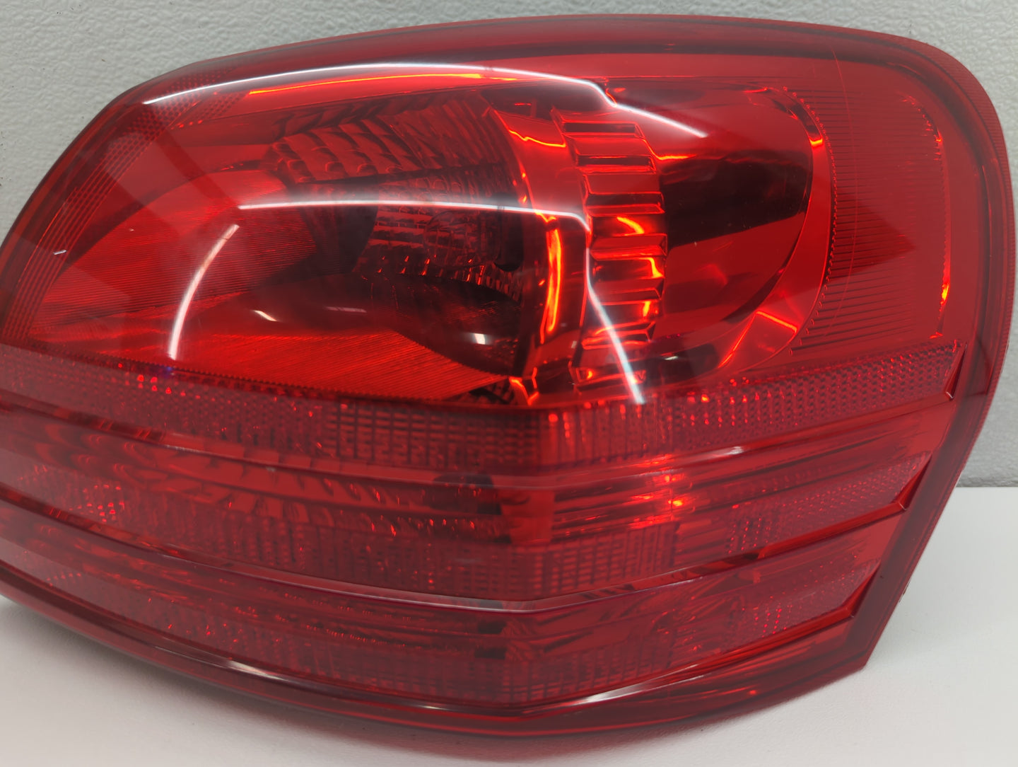 2008-2015 Nissan Rogue Tail Light Assembly Passenger Right OEM Fits Fits 2008 2009 2010 2011 2012 2013 2014 2015 OEM Used Au