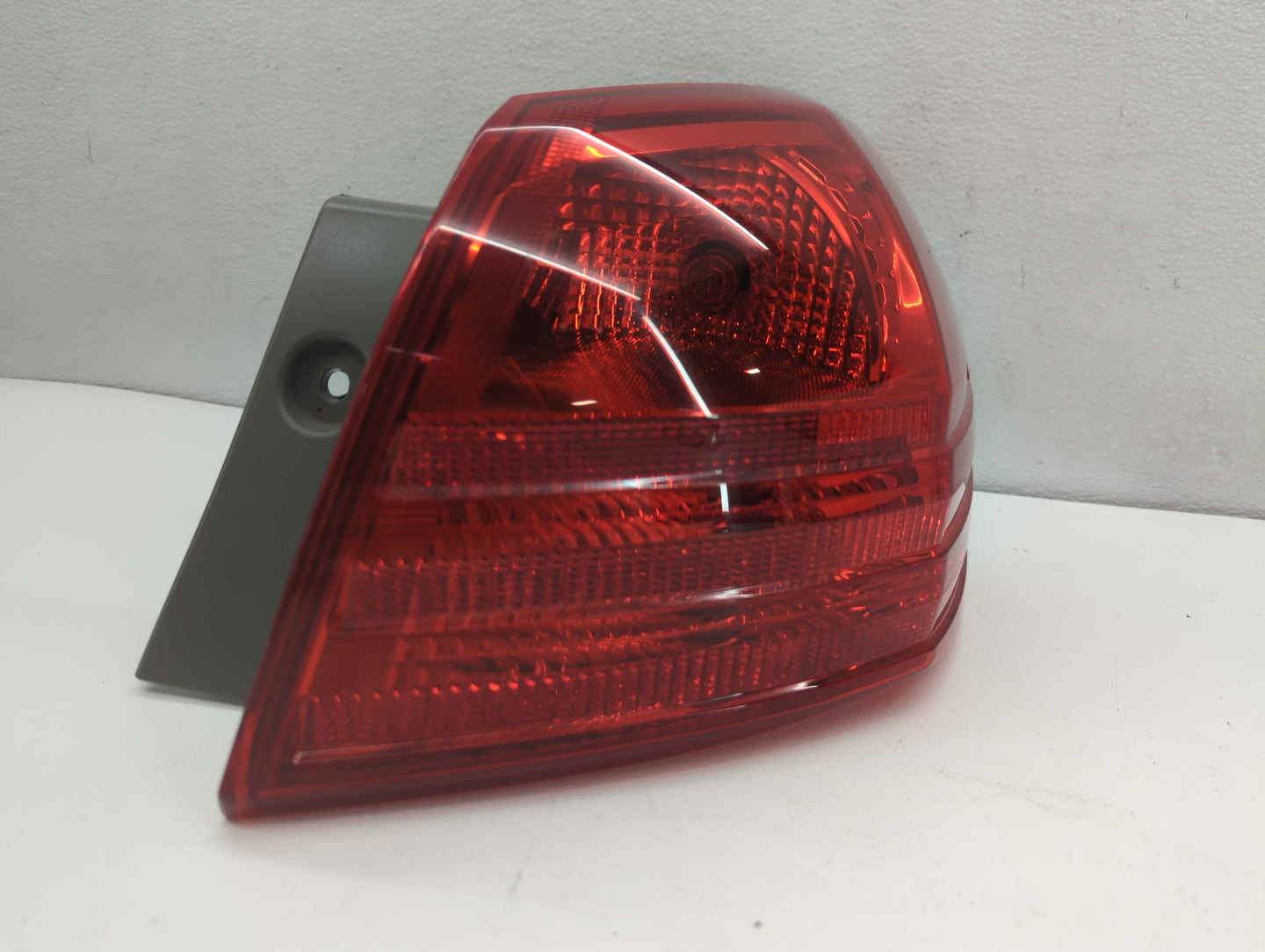 2008-2015 Nissan Rogue Tail Light Assembly Passenger Right OEM Fits Fits 2008 2009 2010 2011 2012 2013 2014 2015 OEM Used Au