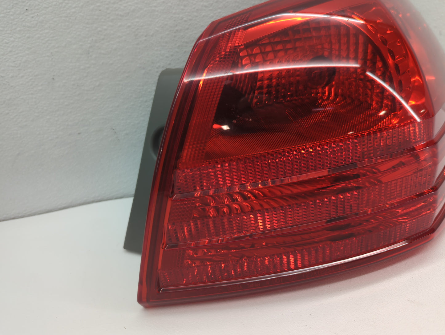 2008-2015 Nissan Rogue Tail Light Assembly Passenger Right OEM Fits Fits 2008 2009 2010 2011 2012 2013 2014 2015 OEM Used Au