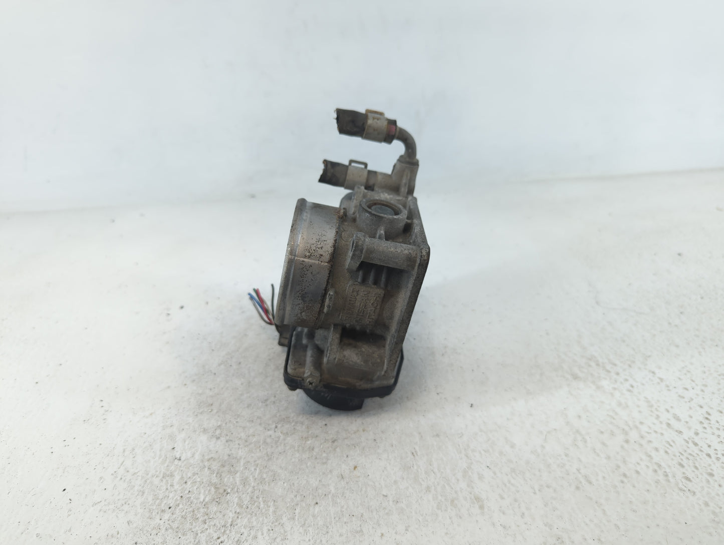 2011-2015 Nissan Rogue Throttle Body P/N:RME60-15 Fits Fits 2011 2012 2013 2014 2015 OEM Used Auto Parts - Oemusedautoparts1