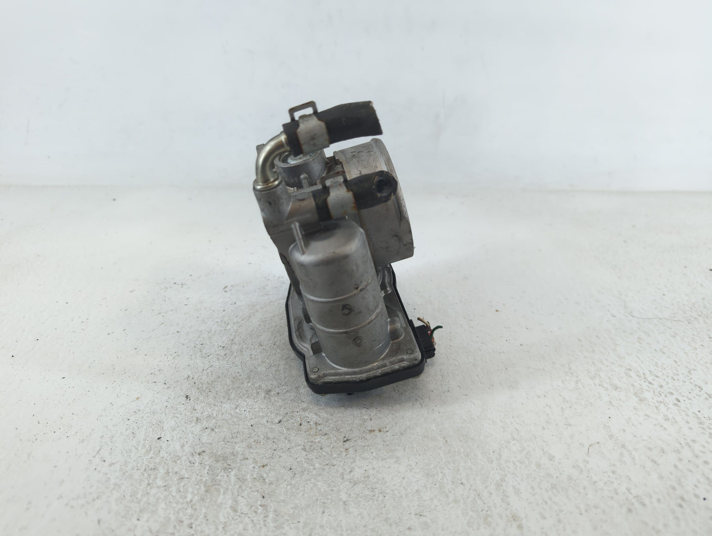 2011-2015 Nissan Rogue Throttle Body P/N:212H RME60-15 Fits Fits 2011 2012 2013 2014 2015 OEM Used Auto Parts - Oemusedautop