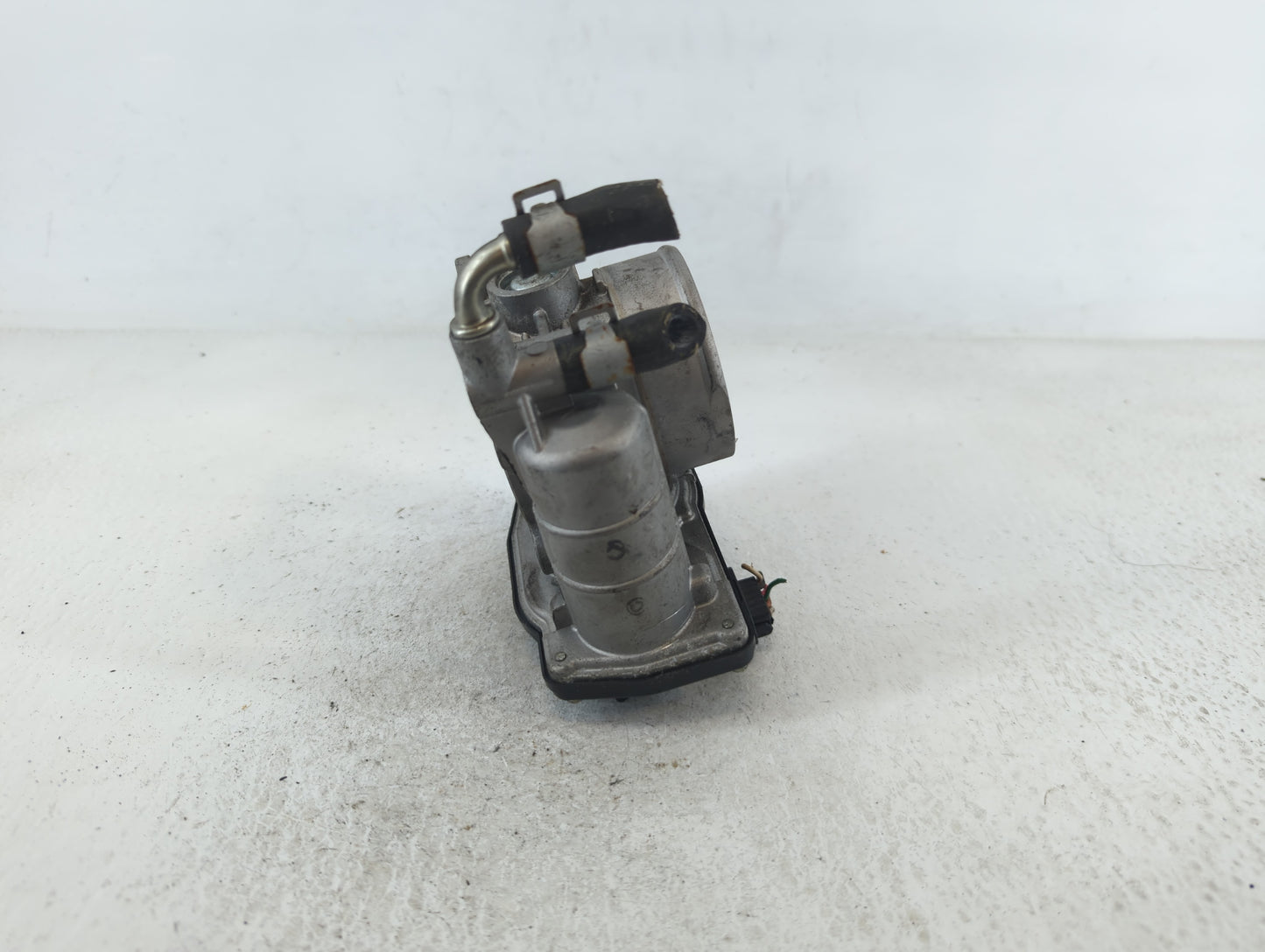 2011-2015 Nissan Rogue Throttle Body P/N:212H RME60-15 Fits Fits 2011 2012 2013 2014 2015 OEM Used Auto Parts - Oemusedautop