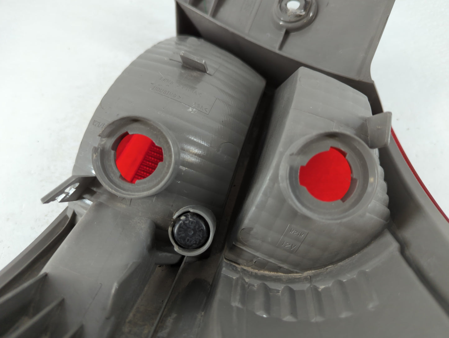 2008-2015 Nissan Rogue Tail Light Assembly Driver Left OEM Fits Fits 2008 2009 2010 2011 2012 2013 2014 2015 OEM Used Auto P