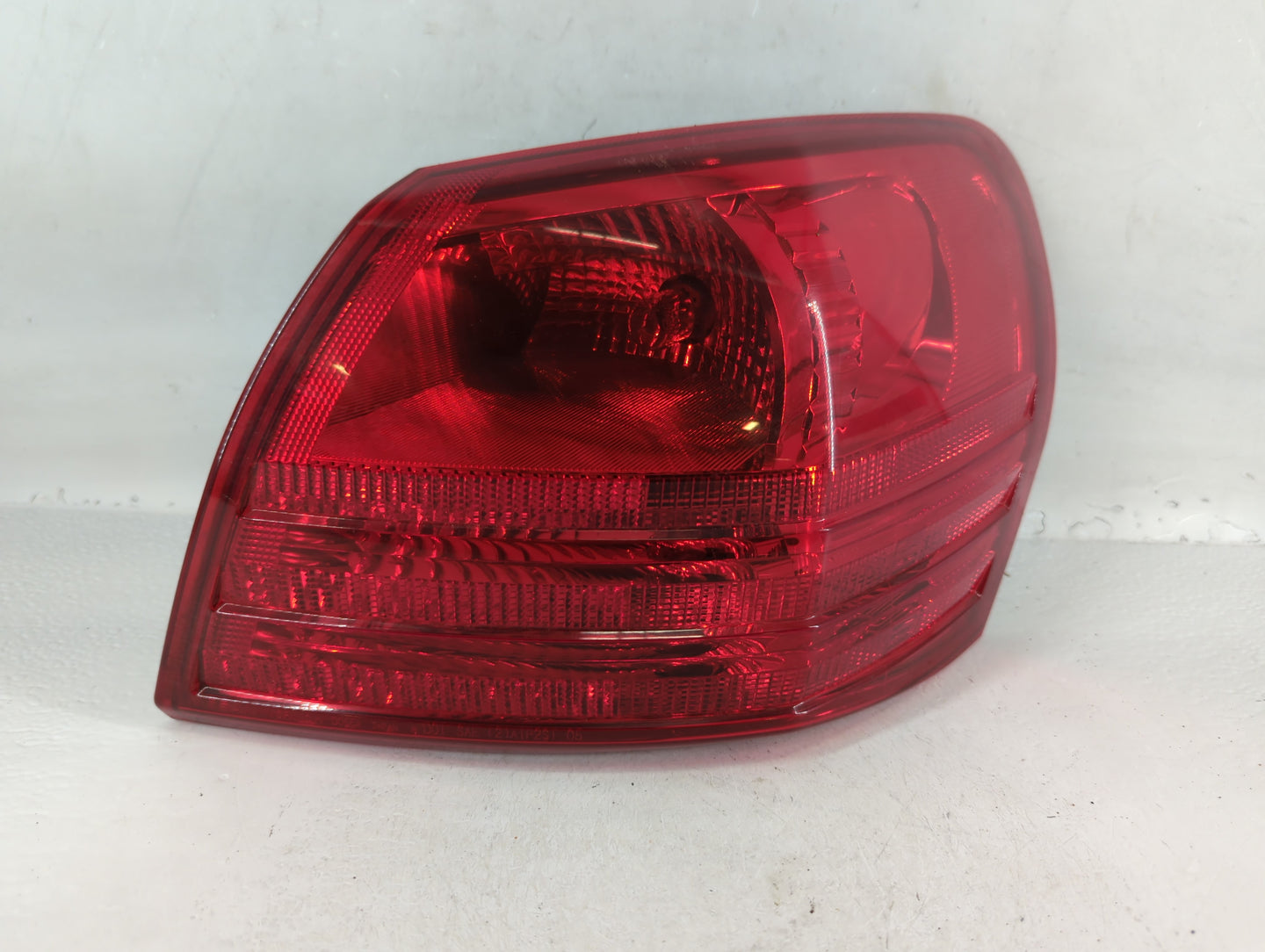 2008-2015 Nissan Rogue Tail Light Assembly Passenger Right OEM Fits Fits 2008 2009 2010 2011 2012 2013 2014 2015 OEM Used Au